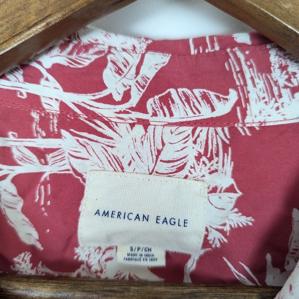 American Eagle Hawaiian Red & White Viscose Button Down Tied Crop Blouse Top - Picture 5 of 8